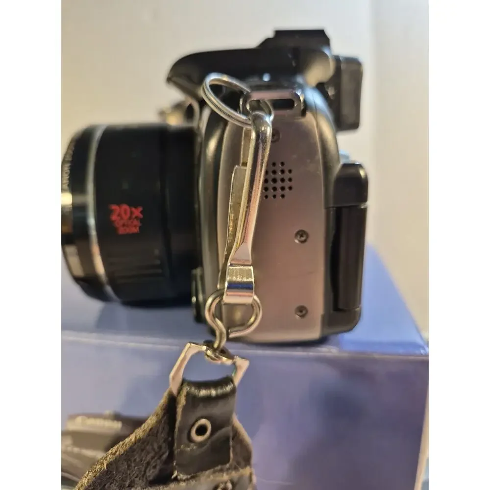 Canon PowerShot SX20 IS 12.1 MP Digital Camera Memory Card + Extras